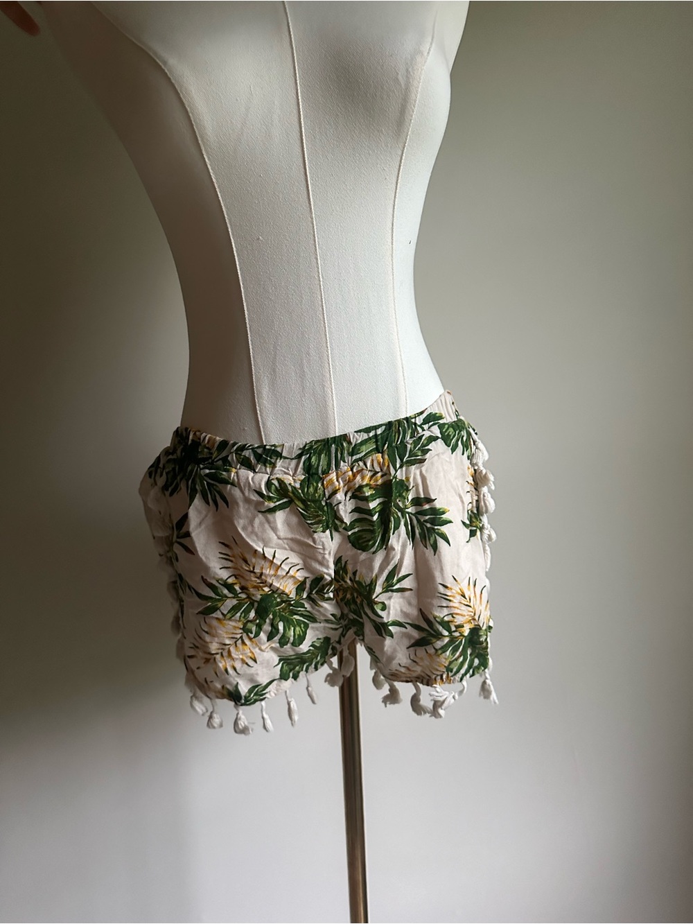Paper Crane Tropical Tassel Elastic Waist Shorts - Cream, Green, Yellow